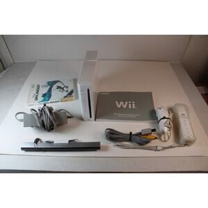 Nintendo Wii White Console RVL-001 W/ 1 controller, 1 chuk, 1 game, tested